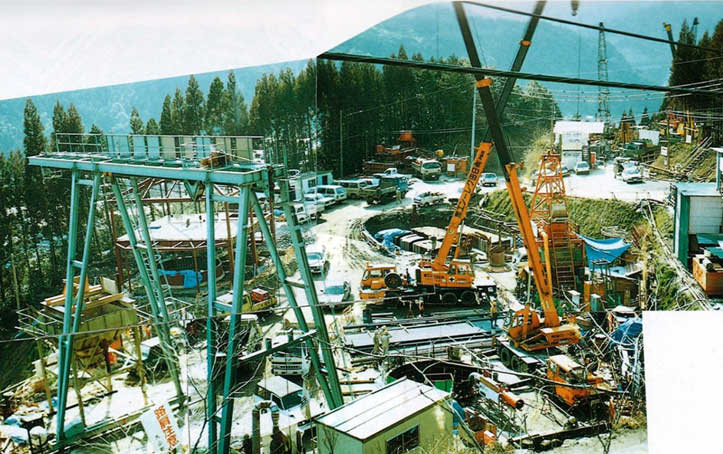 �ʐ^7�@�[�b�H�̎{�H���[�h�i�啪���y�،��z�����h�ہC1990�j